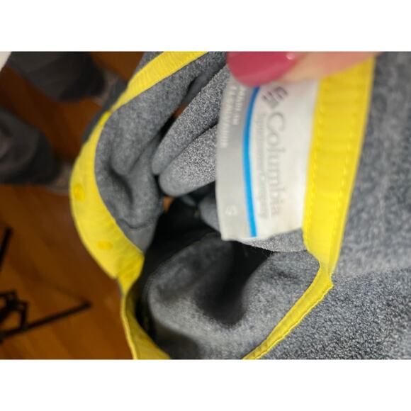 Columbia‎ gray/yellow 1/4 snap fleece top size S Excellent front pocket - Picture 4 of 6
